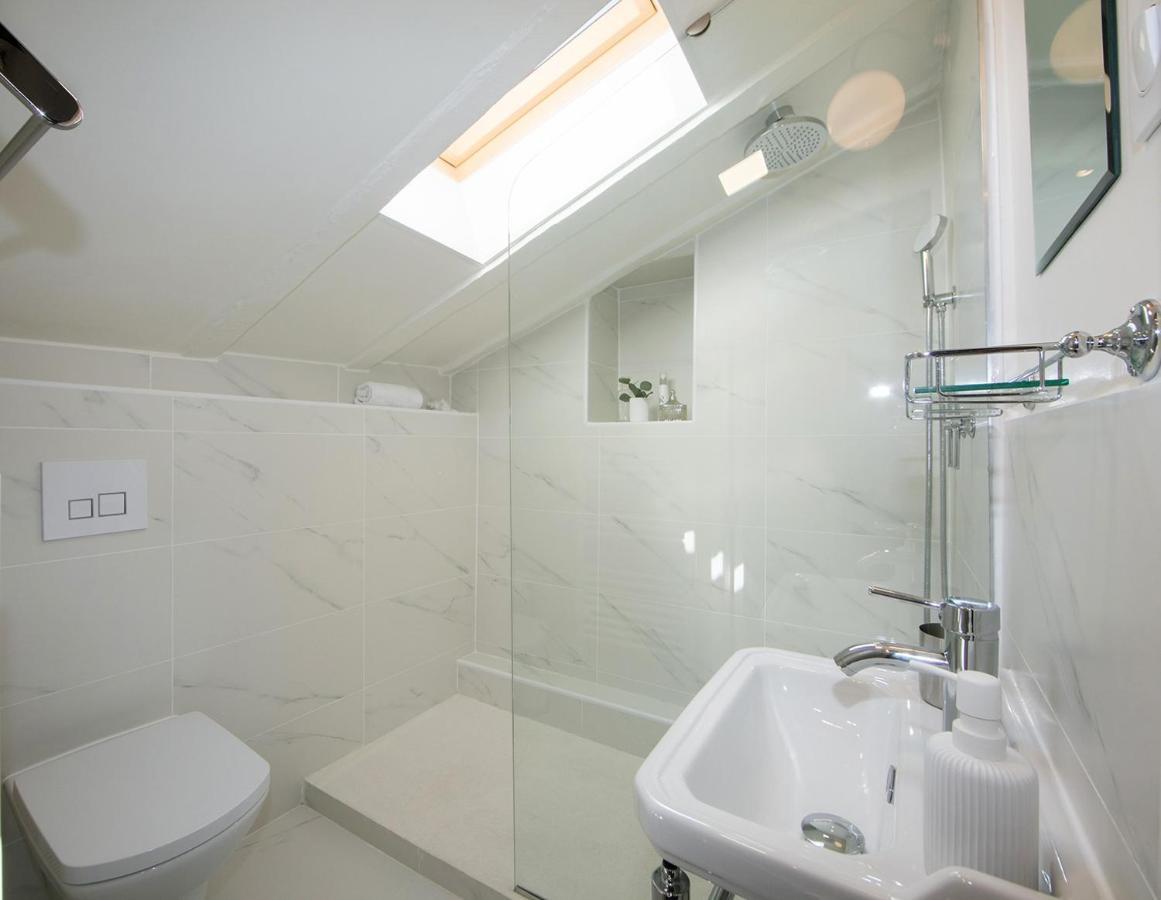 Apartamento Cocoon Loft - Magnifique Loft Sous Toit, Refait A Neuf, Vues Splendides, Clim, Wifi Niza Exterior foto